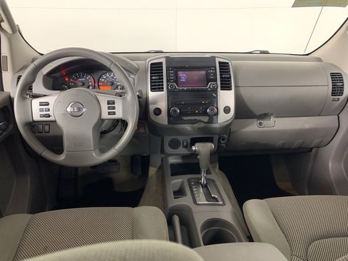 Used 2015 Nissan Frontier SV image 32
