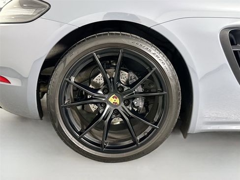 Used 2024 Porsche 718 Cayman RWD image 13