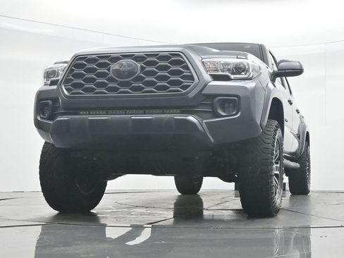 Used 2022 Toyota Tacoma TRD Sport w/ Technology Package AWD/4WD image 27