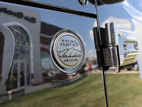 New 2025 Jeep Gladiator Sport image 8