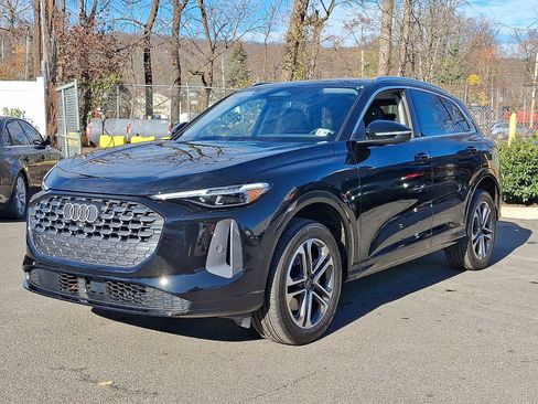 Certified 2025 Audi Q5 Premium Plus w/ Premium Plus image 1