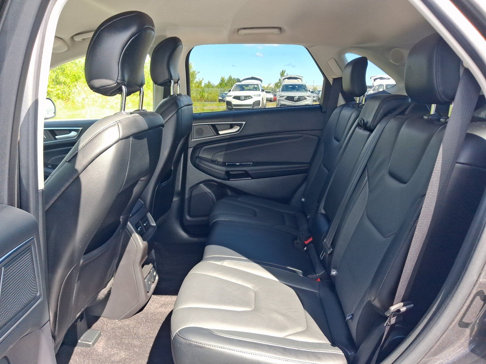 Used 2019 Ford Edge Titanium FWD image 18