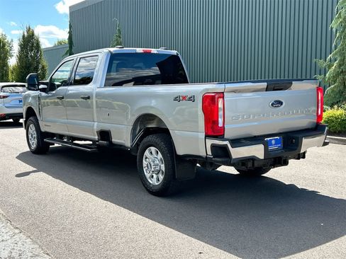 Used 2023 Ford F350 XLT image 4