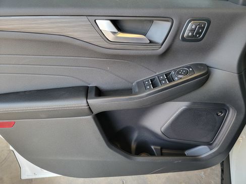 New 2024 Ford Escape SE w/ PHEV Premium Package FWD image 8