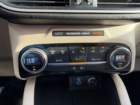 Used 2021 Ford Escape SE w/ SE Sport Appearance Package FWD image 24
