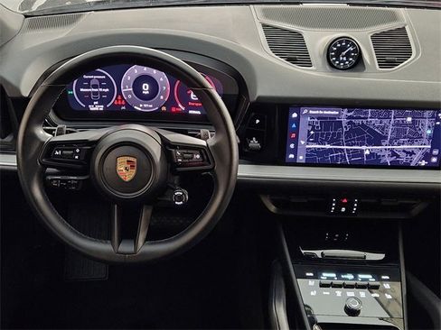 Used 2024 Porsche Cayenne Coupe image 26