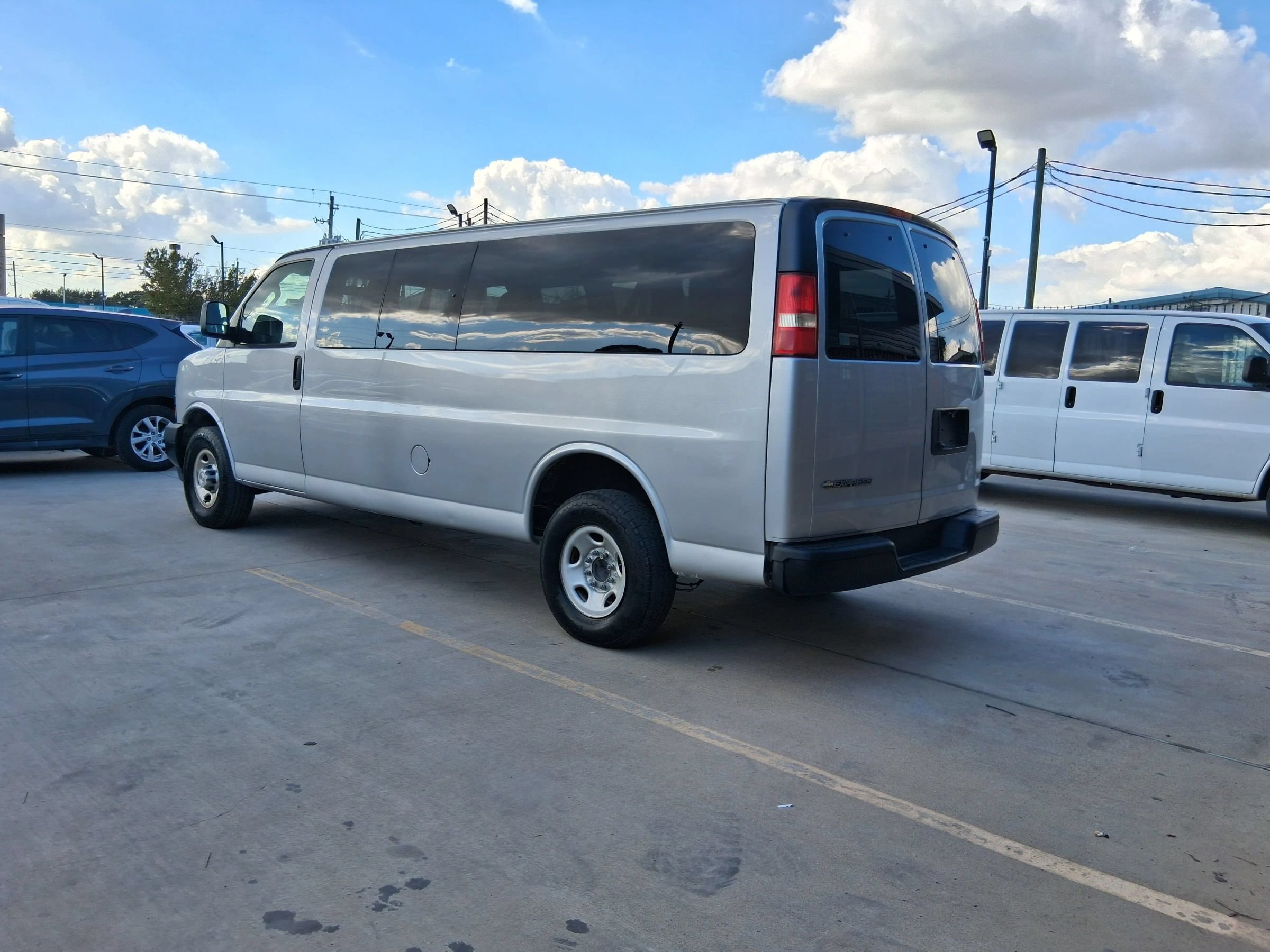 Used 2020 Chevrolet Express 3500 LS RWD image 5
