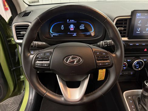 Used 2023 Hyundai Venue SEL FWD image 19
