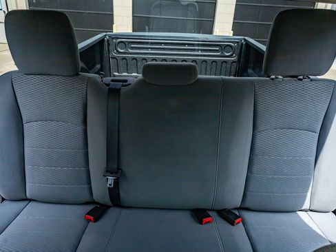 Used 2017 RAM 1500 Express RWD image 31