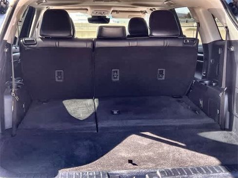 Used 2020 Toyota Highlander XLE image 20