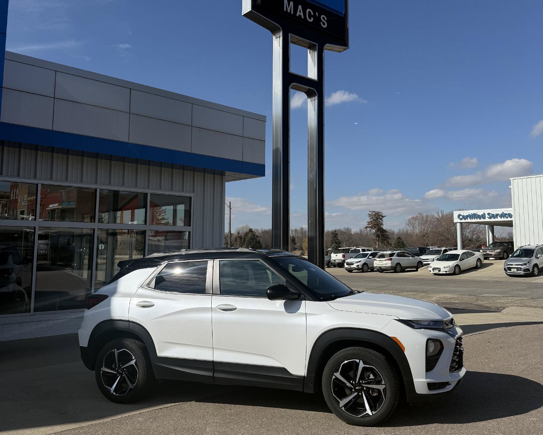 Used 2022 Chevrolet TrailBlazer RS w/ Sun and Liftgate Package FWD image 1