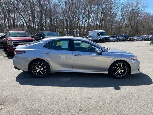 Used 2021 Toyota Camry XLE image 4