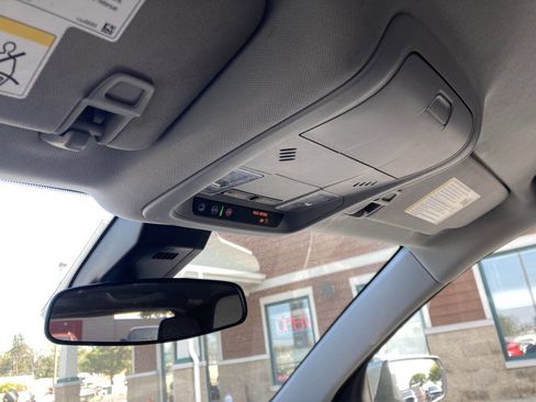 Used 2023 Chevrolet Equinox LT image 16