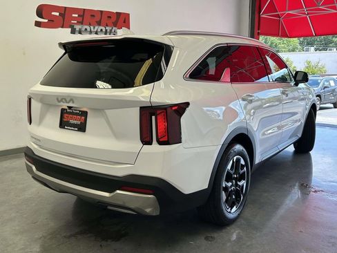 Used 2024 Kia Sorento S FWD image 3