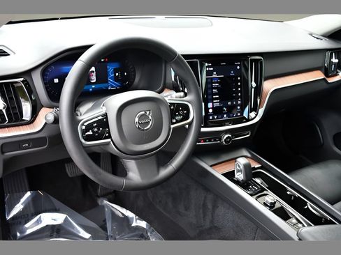 Used 2024 Volvo S60 B5 Plus FWD image 13