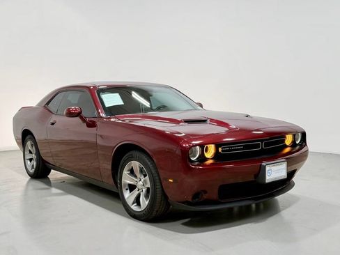 Used 2019 Dodge Challenger SXT RWD image 11