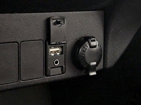Used 2014 Toyota RAV4 LE FWD image 27