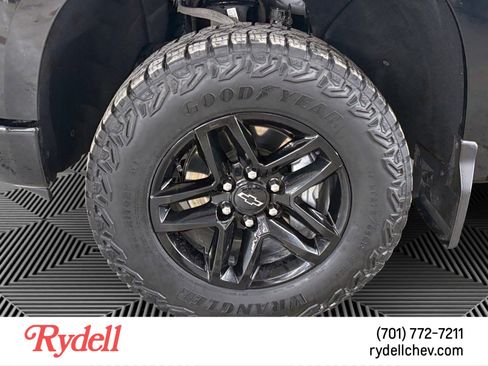 Used 2024 Chevrolet Silverado 1500 LT Trail Boss w/ LT Trail Boss Premium Package AWD/4WD image 9