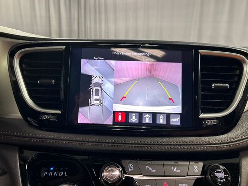 New 2026 Chrysler Pacifica Pinnacle image 16