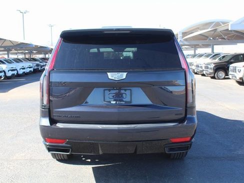 Used 2023 Cadillac Escalade ESV Sport Platinum w/ LPO, ONYX Package image 4