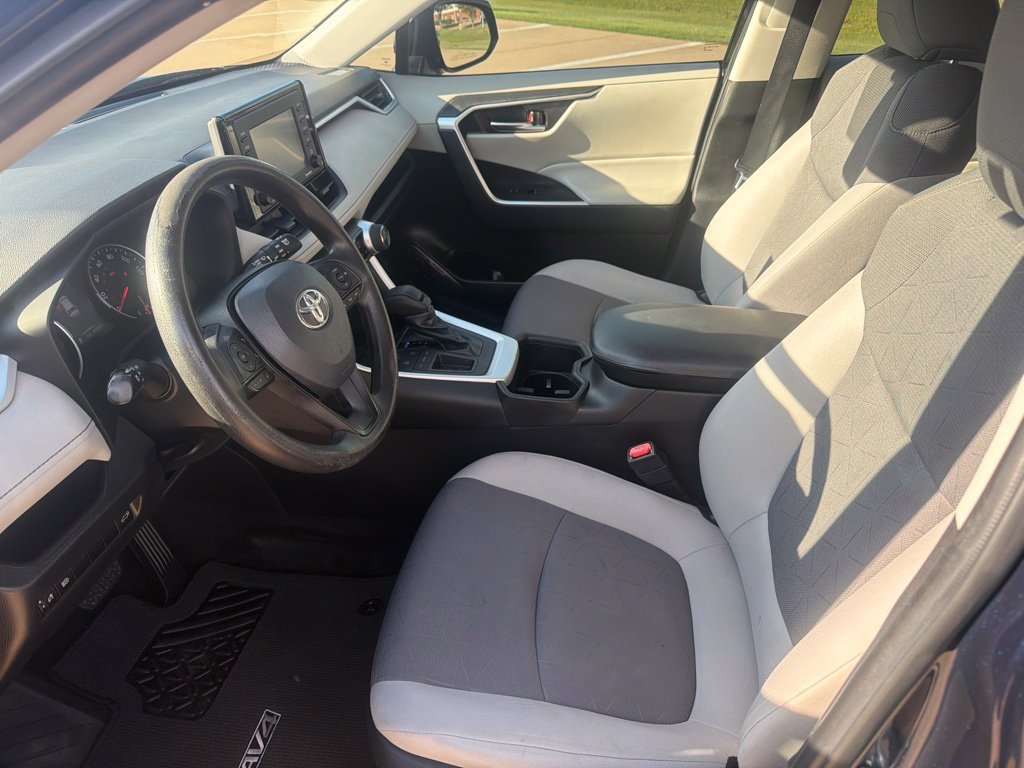 Used 2022 Toyota RAV4 XLE w/ Convenience Package FWD image 16