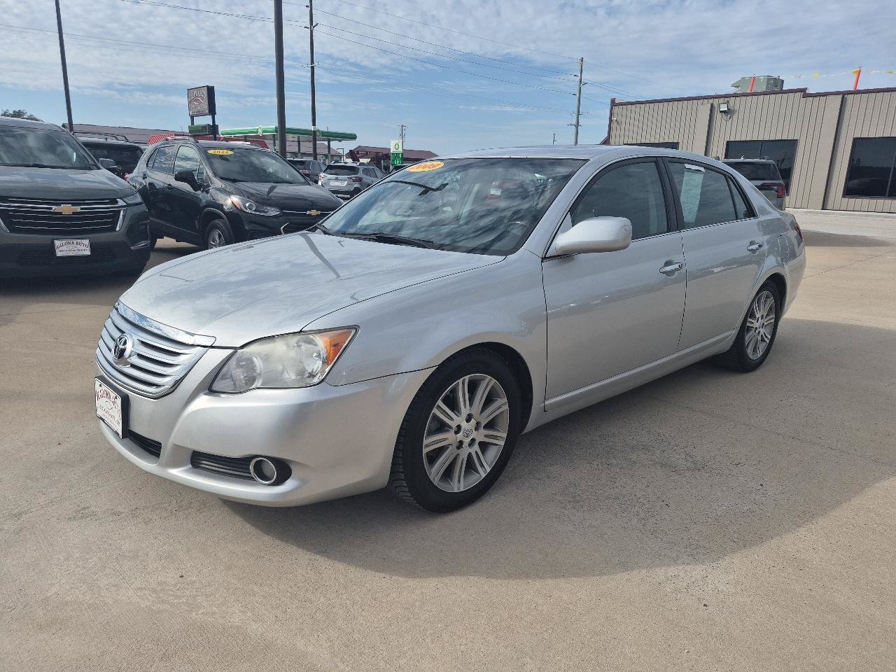 Used 2009 Toyota Avalon Limited FWD image 2