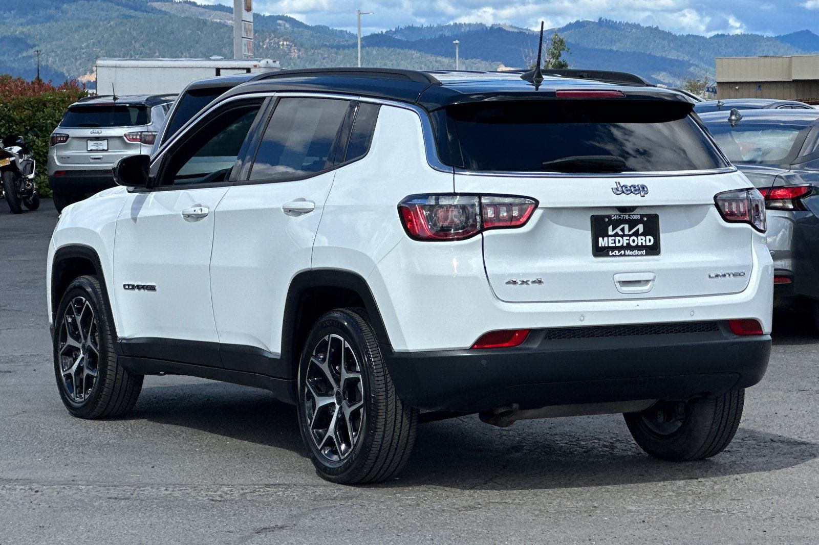 Used 2025 Jeep Compass Limited AWD/4WD image 6