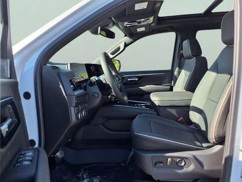 New 2026 Chevrolet Tahoe Premier w/ Sun And Tow Package AWD/4WD image 18