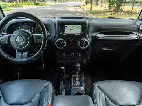 Used 2016 Jeep Wrangler Unlimited Sahara AWD/4WD image 17