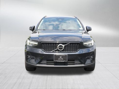 Used 2023 Volvo XC40 B5 Plus w/ Climate Package AWD/4WD image 2