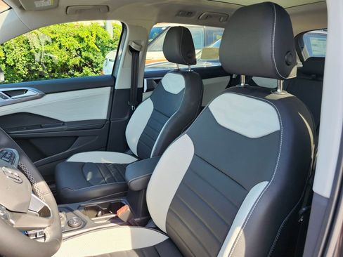 New 2025 Volkswagen Taos SEL image 8