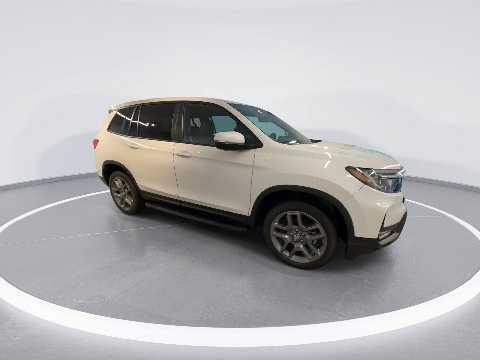 Used 2023 Honda Passport EX-L image 2