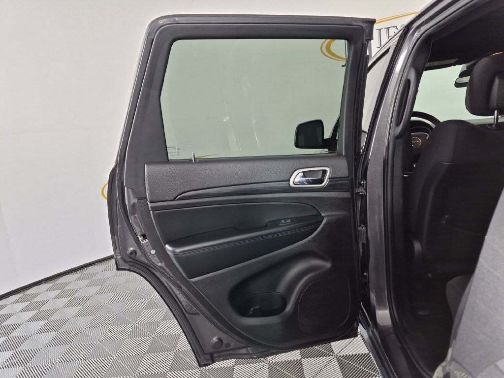 Used 2021 Jeep Grand Cherokee Laredo RWD image 28