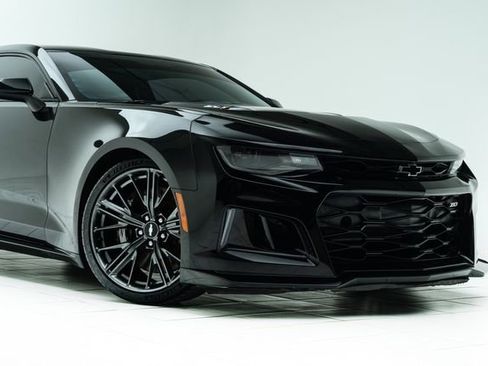 Used 2018 Chevrolet Camaro ZL1 image 4