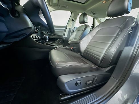 Used 2023 Volkswagen Jetta SE w/ Panoramic Sunroof Package FWD image 13