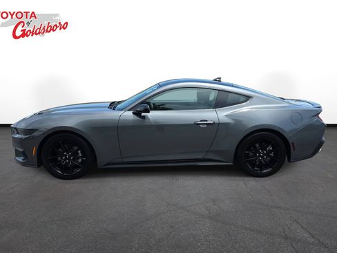 Used 2025 Ford Mustang Coupe RWD image 8