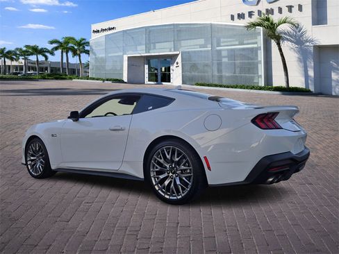 Used 2024 Ford Mustang GT Premium image 5