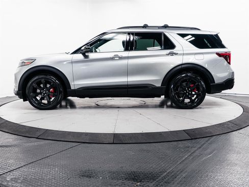 Used 2020 Ford Explorer ST w/ ST Street Pack image 8