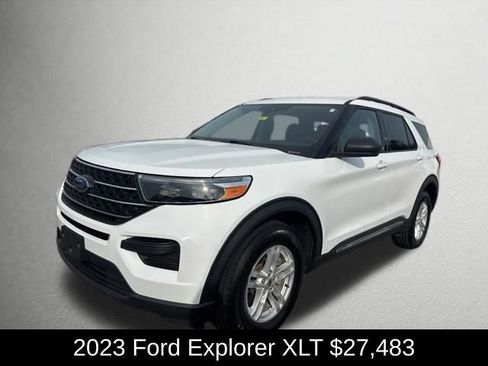 Used 2023 Ford Explorer XLT AWD/4WD image 7