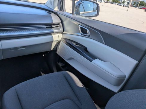 Used 2022 Kia Carnival LX FWD image 22