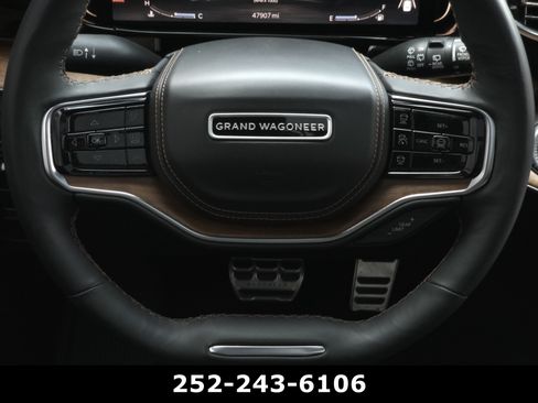 Used 2023 Jeep Grand Wagoneer Series III AWD/4WD image 29