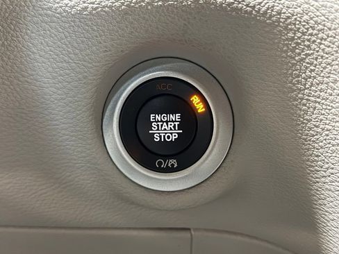 Certified 2023 Chrysler Pacifica Touring-L AWD/4WD image 15