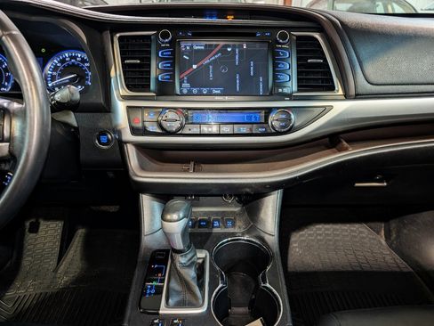 Used 2015 Toyota Highlander XLE image 38