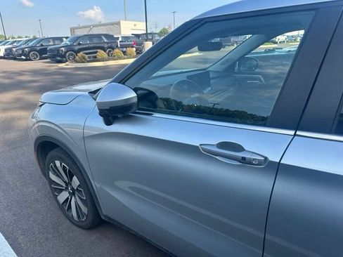 Used 2025 Mitsubishi Outlander SE AWD/4WD image 9