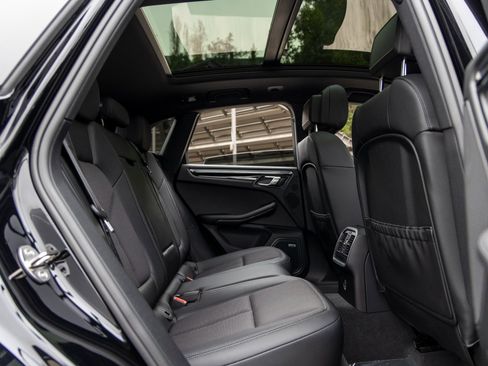 Certified 2025 Porsche Macan image 43