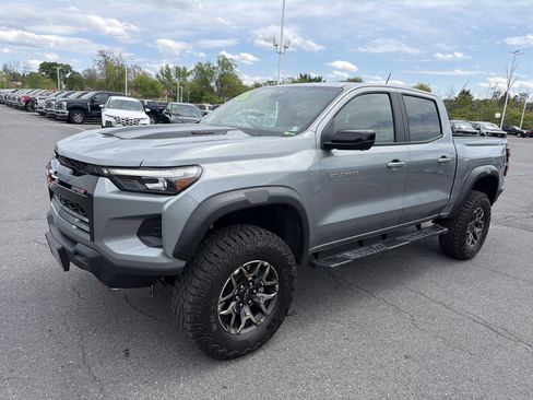 Used 2026 Chevrolet Colorado ZR2 w/ Technology Package AWD/4WD image 8