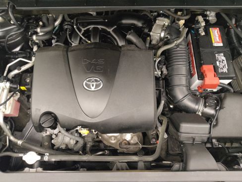 Used 2020 Toyota Highlander XLE AWD/4WD image 30