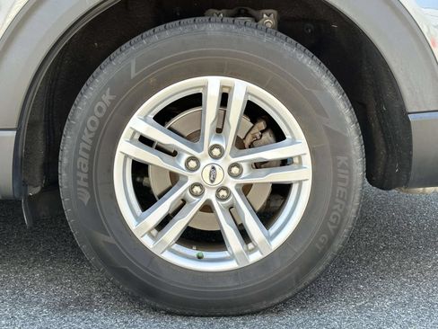 Used 2021 Ford Explorer XLT AWD/4WD image 9