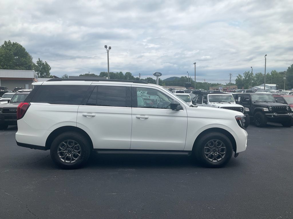 Certified 2025 Ford Expedition Active RWD image 4