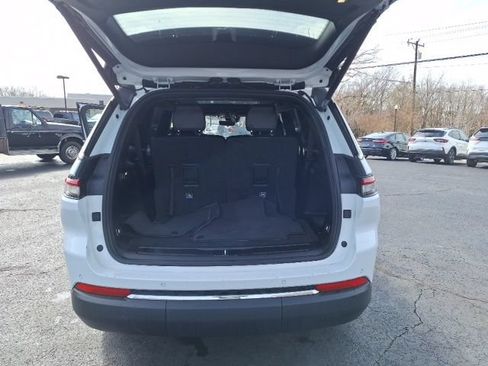 Used 2024 Jeep Grand Cherokee L Limited w/ Luxury Tech Group II AWD/4WD image 13